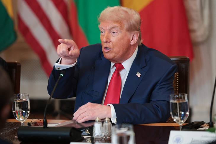 Ông Trump khen tiếng Anh của tổng thống Liberia: ‘Ngài học ở đâu mà nói hay vậy?’ Ông Trump khen tiếng Anh của tổng thống Liberia: ‘Ngài học ở đâu mà nói hay vậy?’