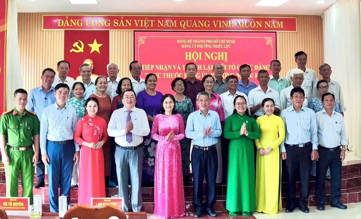 Phường Nhiêu Lộc ra mắt tổ chức Đảng và thành lập đơn vị sự nghiệp sau sáp nhập - Ảnh 1.