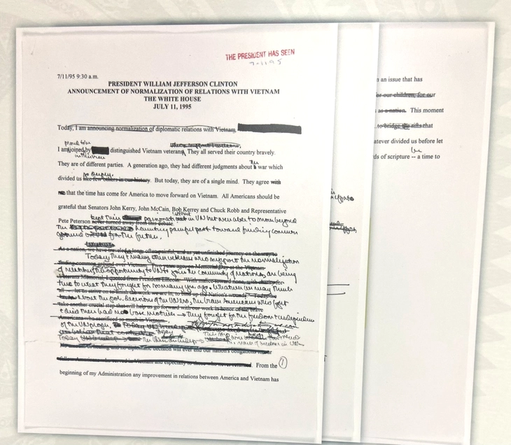 Xem lại thời khắc Tổng thống Bill Clinton tuyên bố bình thường hóa quan hệ với Việt Nam 30 năm trước - Ảnh 2. bình thường hóa quan hệ - Ảnh 3.