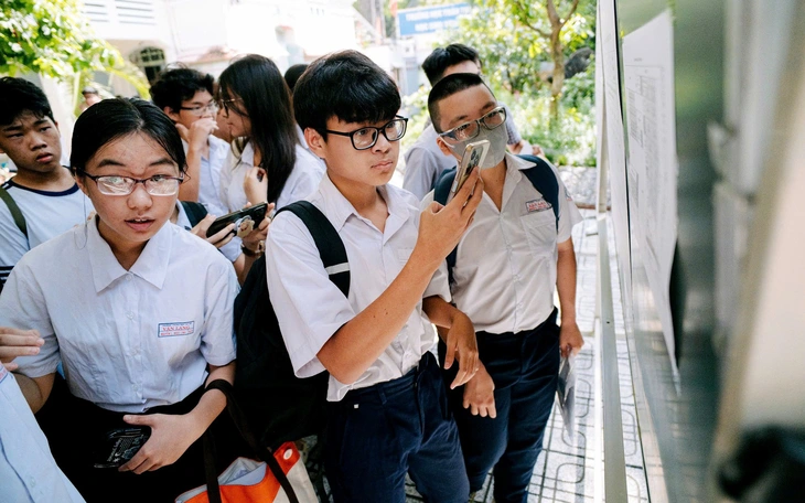 Thầy trò cùng nói không với điện thoại trong ngôi trường ở đảo Phú Quý - Ảnh 2.
