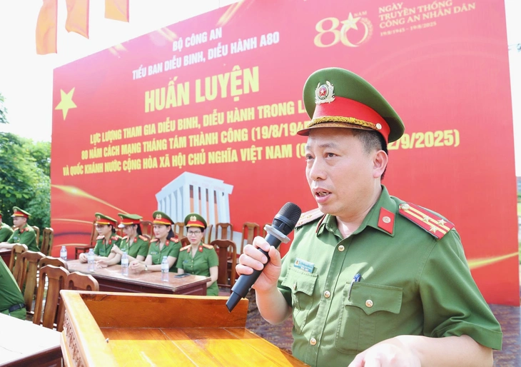 Không quân Công an nhân dân 'tiếp sức' cán bộ, chiến sĩ tập luyện diễu binh 1.000 thùng sữa - Ảnh 2.