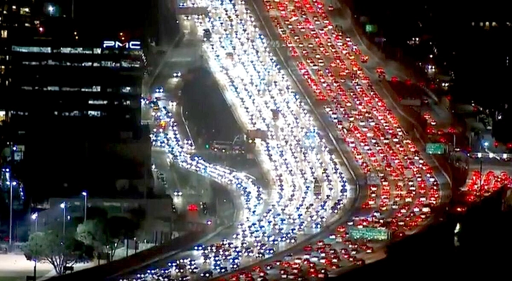 Có thực Los Angeles không còn kẹt xe do trục xuất hết người nhập cư trái phép? - Ảnh 1.