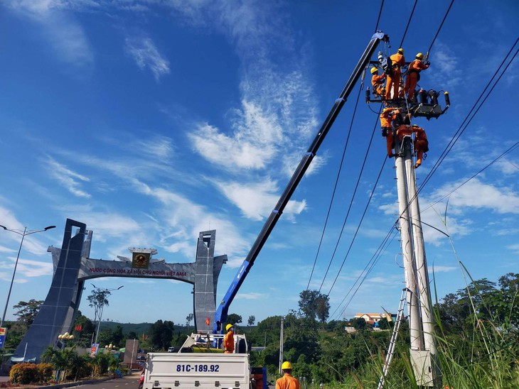 Đội Quản lý điện Đức Cơ: Nhọc nhằn nghề điện vùng biên Đội Quản lý điện Đức Cơ: Nhọc nhằn nghề điện vùng biên