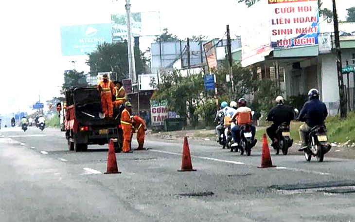 Người dân đi chơi lễ 'dính' kẹt xe trên quốc lộ 51 di chuyển ra sao? - Ảnh 2.