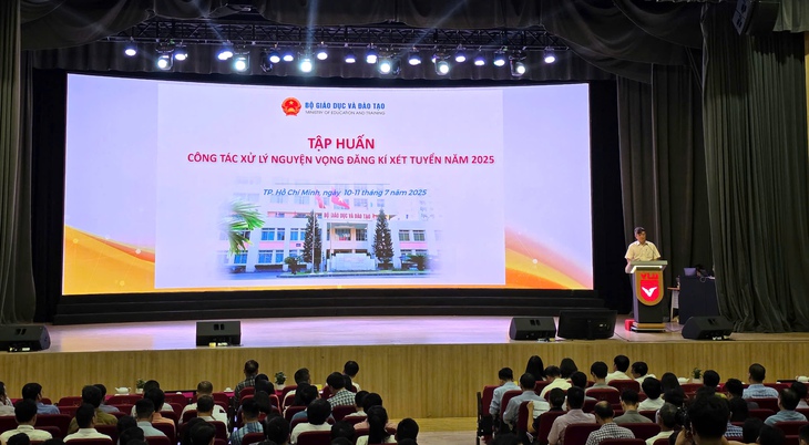 TS Nguyễn Mạnh Hùng tập huấn công tác xử lý nguyện vọng đăng ký xét tuyển năm 2025 cho các cơ sở đào tạo phía Nam tại TP.HCM sáng nay. TS Nguyễn Mạnh Hùng tập huấn công tác xử lý nguyện vọng đăng ký xét tuyển năm 2025 cho các cơ sở đào tạo phía Nam tại TP.HCM sáng nay.