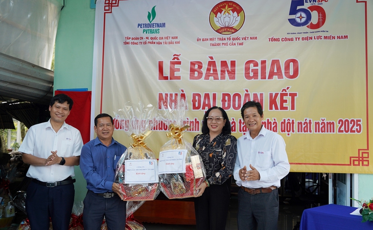 Ngành điện miền Nam xóa nhà tạm, nhà dột nát tại Cần Thơ - Ảnh 5.
