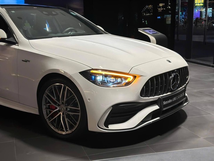 Mercedes-AMG C 43 4Matic - Ảnh 2.
