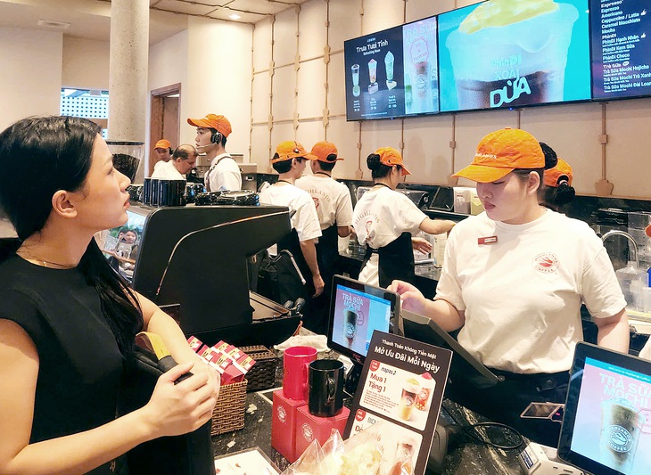 Muốn tăng trưởng nhanh, Việt Nam phải chuẩn bị cho già hóa dân số sớm Muốn tăng trưởng nhanh, Việt Nam phải chuẩn bị cho già hóa dân số sớm