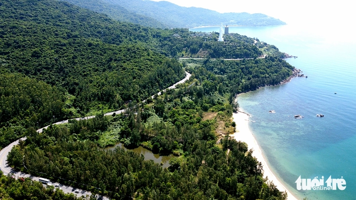 Du khách nước ngoài tử vong trên bán đảo Sơn Trà, xe mô tô rơi xuống hố thoát nước - Ảnh 1.