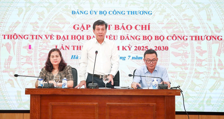 Sắp đại hội Đảng bộ, Bộ Công Thương chuẩn bị nhân sự thế nào cho nhiệm kỳ tới? Sắp đại hội Đảng bộ, Bộ Công Thương chuẩn bị nhân sự thế nào cho nhiệm kỳ tới?
