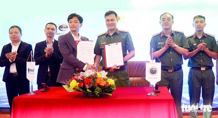 Bộ Công an ký kết triển khai xác thực điện tử qua VNeID trên ví điện tử Bộ Công an ký kết triển khai xác thực điện tử qua VNeID trên ví điện tử