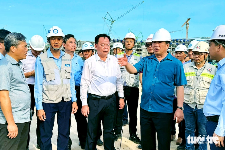 Bộ trưởng Trần Hồng Minh: Thông xe kỹ thuật tuyến chính cao tốc Biên Hòa - Vũng Tàu trước ngày 19-12 - Ảnh 2.