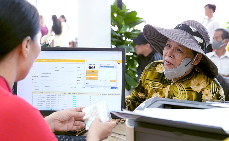 Chính quyền địa phương 2 cấp tại TP.HCM sau 10 ngày vận hành: Người dân và doanh nghiệp hài lòng Chính quyền địa phương 2 cấp tại TP.HCM sau 10 ngày vận hành: Người dân và doanh nghiệp hài lòng
