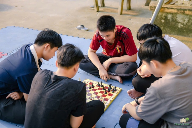 Nhà trường cấm sử dụng điện thoại, phụ huynh ủng hộ, học sinh vui Nhà trường cấm sử dụng điện thoại, phụ huynh ủng hộ, học sinh vui