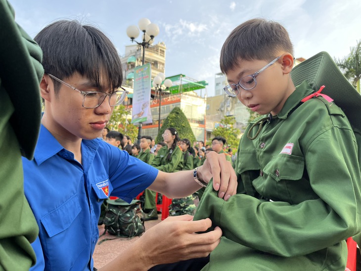 100 bạn nhỏ Cần Thơ thử hóa thân thành chiến sĩ nhí trong 10 ngày sẽ như thế nào? - Ảnh 2.