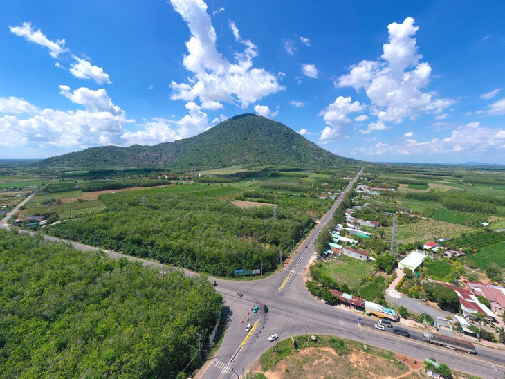 Tây Ninh kêu gọi đầu tư phát triển Khu du lịch quốc gia Núi Bà Đen - Ảnh 2.