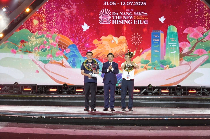 Đội Jiangxi Yangfeng vô địch pháo hoa quốc tế Đà Nẵng 2025 trong màn trình diễn ngợp khói - Ảnh 7.