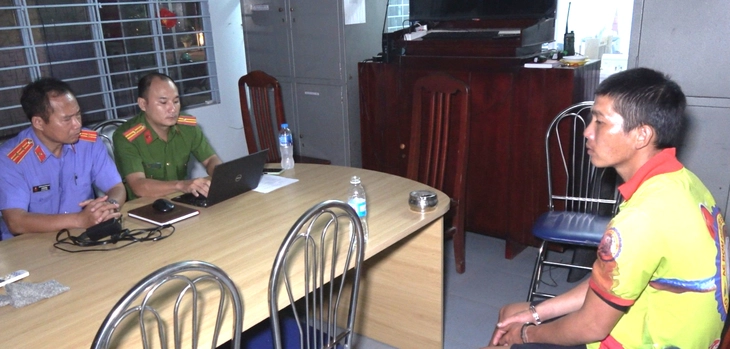 bắt khẩn cấp - Ảnh 1.