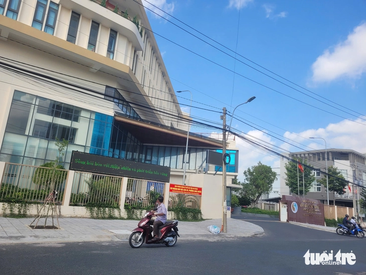 trụ sở dôi dư - Ảnh 2.