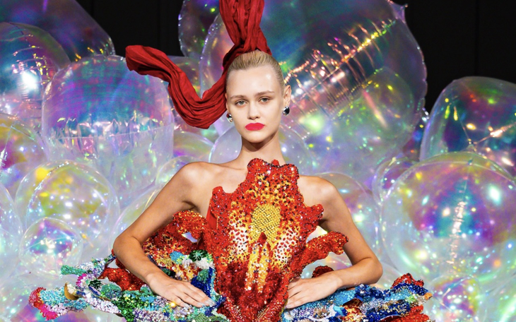 Nhà thiết kế Việt Phan Huy là người trẻ nhất thế giới góp mặt Paris Haute Couture Week - Ảnh 4.