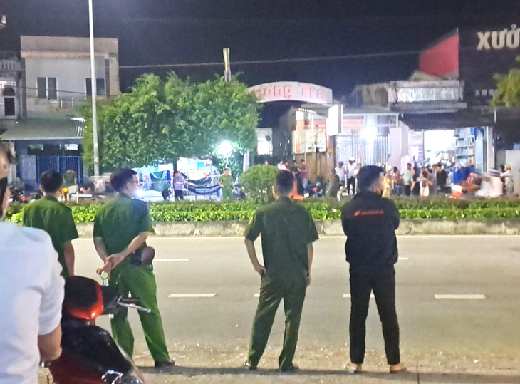 Bắt giữ nam công nhân nghi giết chủ quán cà phê ở Long An để cướp bông tai, điện thoại- Ảnh 1. cướp - Ảnh 1.