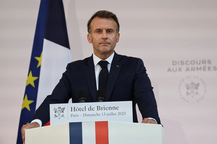Ông Macron kêu gọi tăng chi tiêu quốc phòng: 'Nếu muốn người khác kinh sợ, bạn phải mạnh' - Ảnh 1.