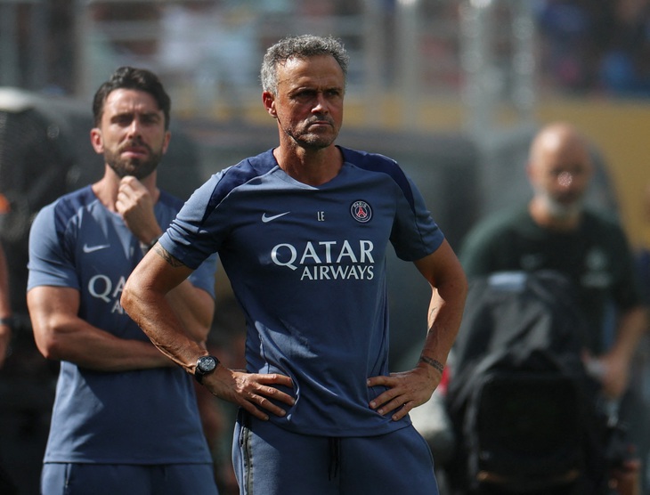 HLV Luis Enrique nói gì về hình ảnh tát tiền đạo Joao Pedro? - Ảnh 1.