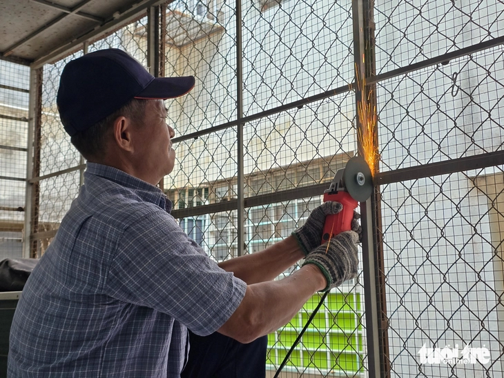 Phá 'chuồng cọp' ở TP.HCM: Dân nghe giải thích mới hết hồn, cho dỡ bỏ ngay hết mình - Ảnh 1.