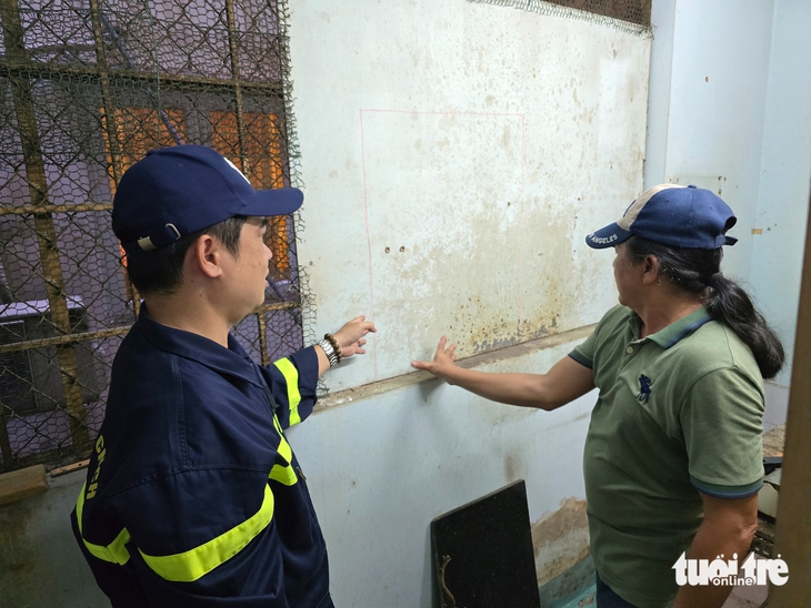 Phá 'chuồng cọp' ở TP.HCM: Dân nghe giải thích mới hết hồn, cho dỡ bỏ ngay hết mình - Ảnh 2.