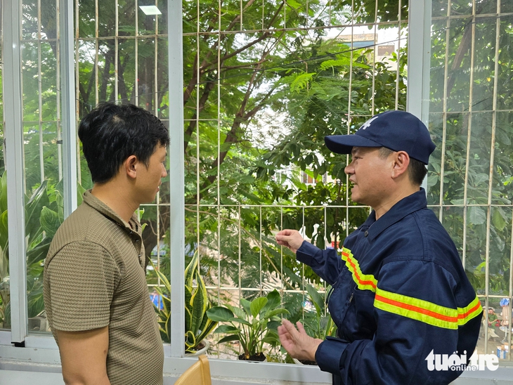 Phá 'chuồng cọp' ở TP.HCM: Dân nghe giải thích mới hết hồn, cho dỡ bỏ ngay hết mình - Ảnh 8.