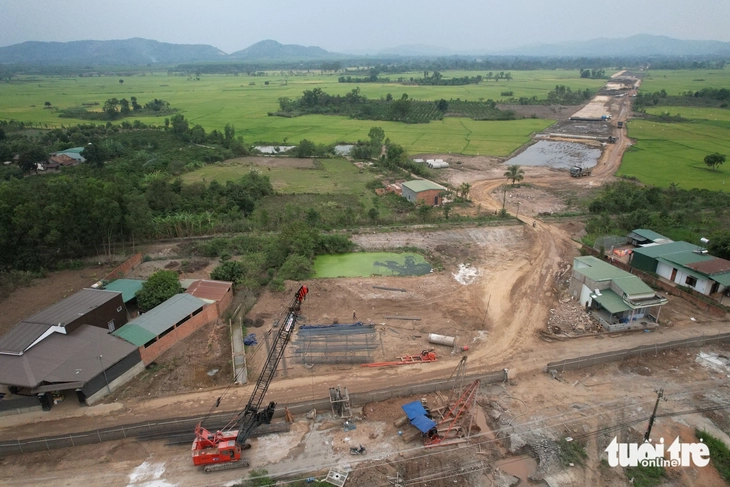 Thúc tiến độ cao tốc Khánh Hòa - Buôn Ma Thuột đảm bảo kế hoạch '500 ngày đêm'- Ảnh 1. Thúc tiến độ cao tốc Khánh Hòa - Buôn Ma Thuột đảm bảo kế hoạch '500 ngày đêm' - Ảnh 1.
