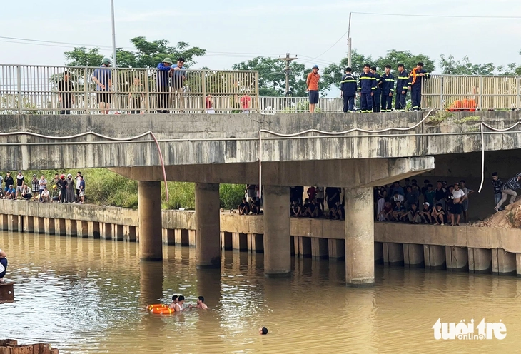 Nạn nhân vụ ô tô đâm hai xe máy rơi sông: 'Không nghĩ tôi còn sống' - Ảnh 2.