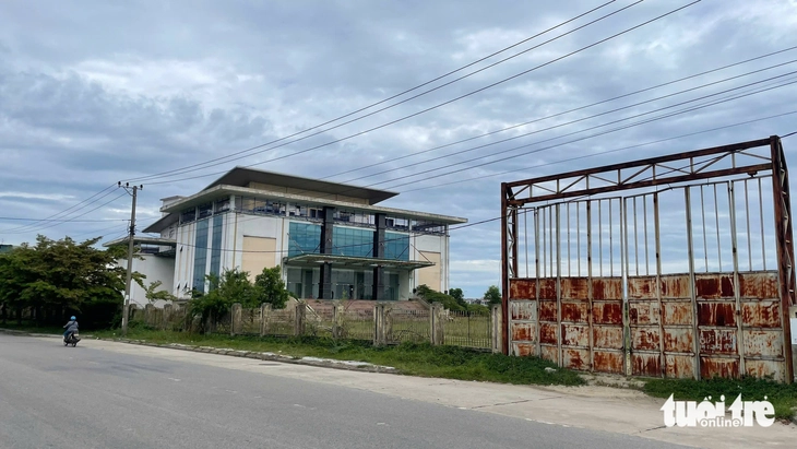 Trung tâm đào tạo cán bộ ngân hàng trăm tỉ bị bỏ hoang sắp được đấu giá- Ảnh 1. Vietinbank - Ảnh 1.