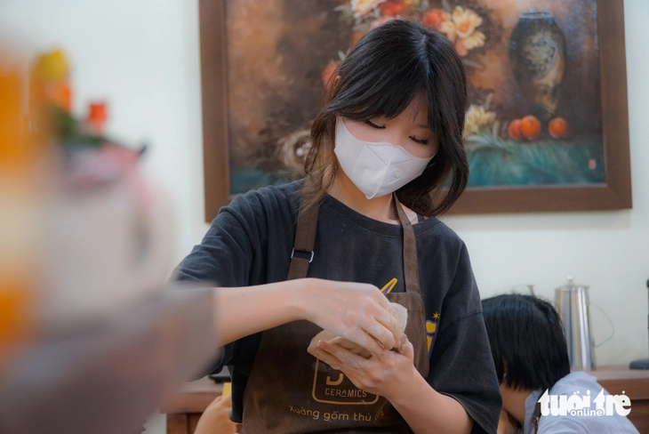 Mở hầu bao làm gốm thủ công, chữa lành giữa lòng thành phố - Ảnh 4. chữa lành - Ảnh 4.