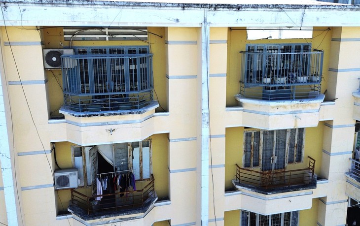 'Chuồng cọp' ở chung cư tại Nha Trang: Tháo bỏ sợ trộm, để lo cháy nổ- Ảnh 2. chuồng cọp - Ảnh 2.
