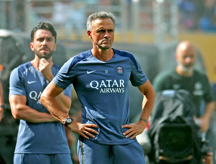 HLV Luis Enrique nói gì về hình ảnh tát tiền đạo Joao Pedro? - Ảnh 1.