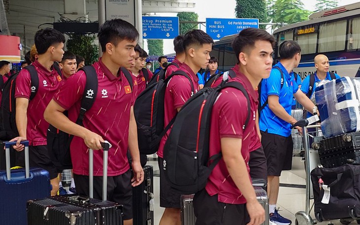Kẹt xe ở Indonesia, U23 Việt Nam mất gần 50 phút cho quãng đường 5km - Ảnh 4.