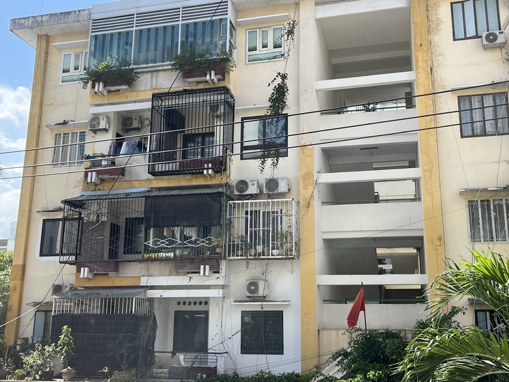 'Chuồng cọp' ở chung cư tại Nha Trang: Tháo bỏ sợ trộm, để lo cháy nổ- Ảnh 4. chuồng cọp - Ảnh 4.