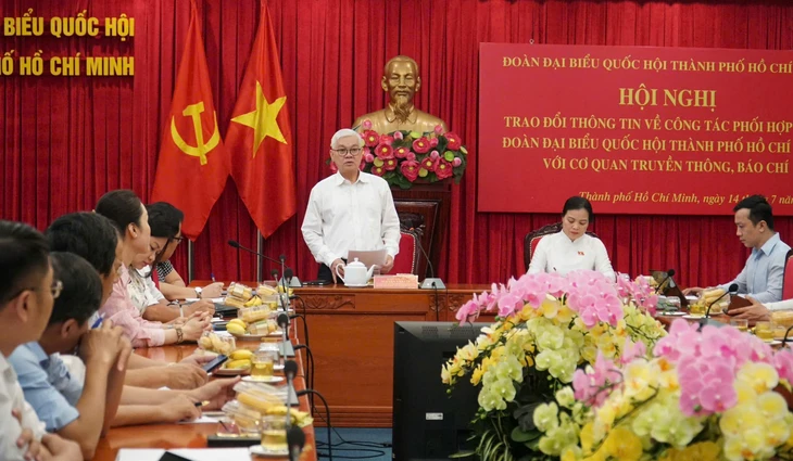 Đoàn đại biểu Quốc hội TP.HCM chia ra 15 nhóm đi tiếp xúc cử tri tại 80 điểm - Ảnh 1.