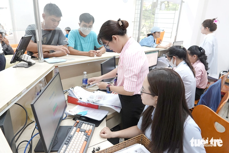 Các nhóm cán bộ, công chức được hưởng thêm hỗ trợ 5 triệu đồng/tháng? - Ảnh 1. công chức - Ảnh 1.