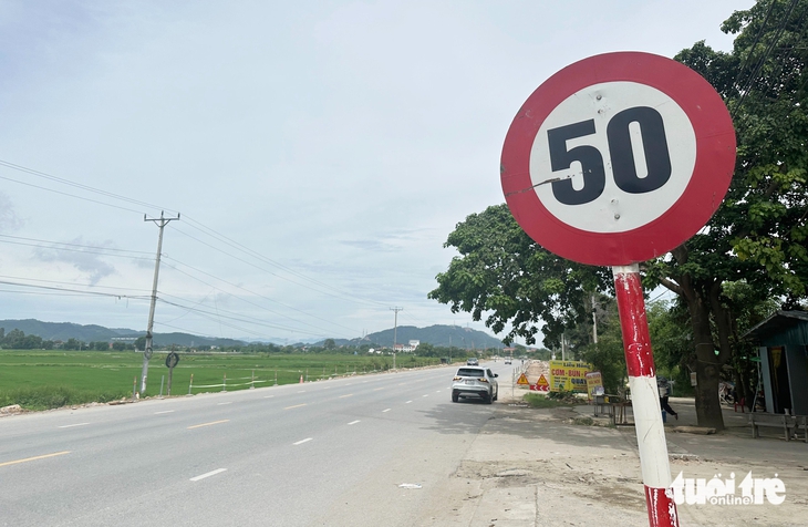 rơi sông - Ảnh 2.