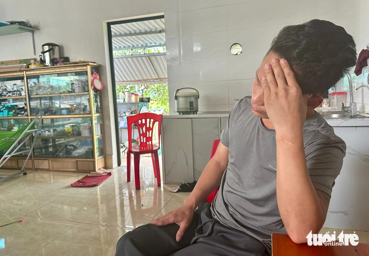 ô tô đâm hai xe máy - Ảnh 1.