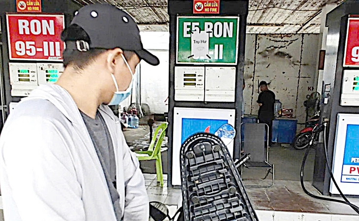 Bắt buộc dùng xăng E10 từ ngày 1-1-2026 - Kỳ 1: Doanh nghiệp lo trở tay không kịp - Ảnh 2. Bắt buộc dùng xăng E10 từ ngày 1-1-2026 - Kỳ 1: Doanh nghiệp lo trở tay không kịp - Ảnh 2.