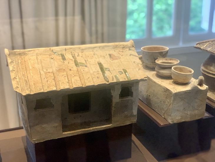 Học sử qua cổ vật quý tại Bảo tàng Gốm thời dựng nước - Ảnh 13. Chi Bảo - Ảnh 13.