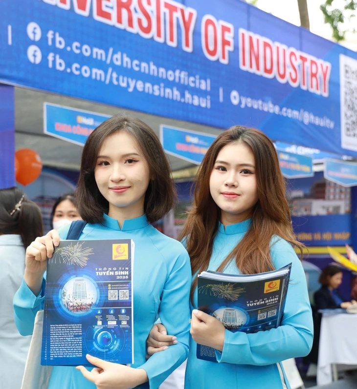 Trường ĐH Công nghiệp Hà Nội - Ảnh 2.