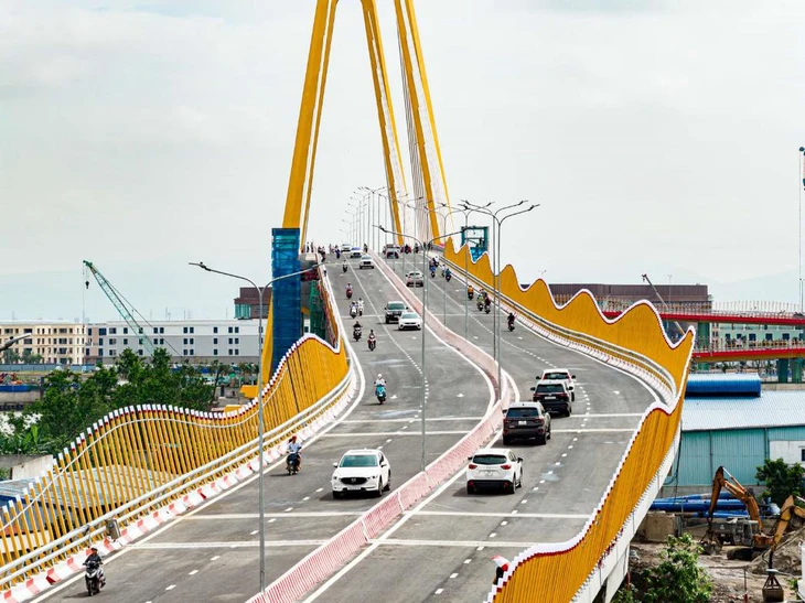 Thông xe cầu Hoàng Gia do Tập đoàn Vingroup đầu tư ở Hải Phòng - Ảnh 2.