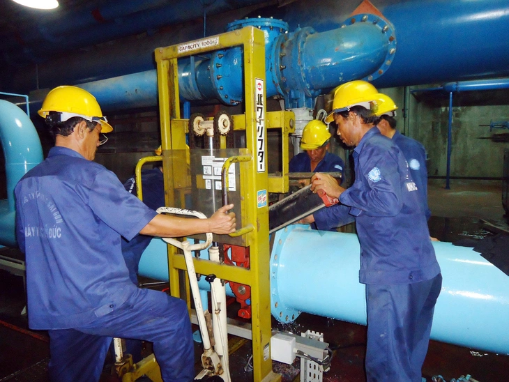 Nhà máy nước Thủ Đức sửa chữa, 49 phường TP.HCM cúp nước 8 tiếng cuối tuần - Ảnh 1.