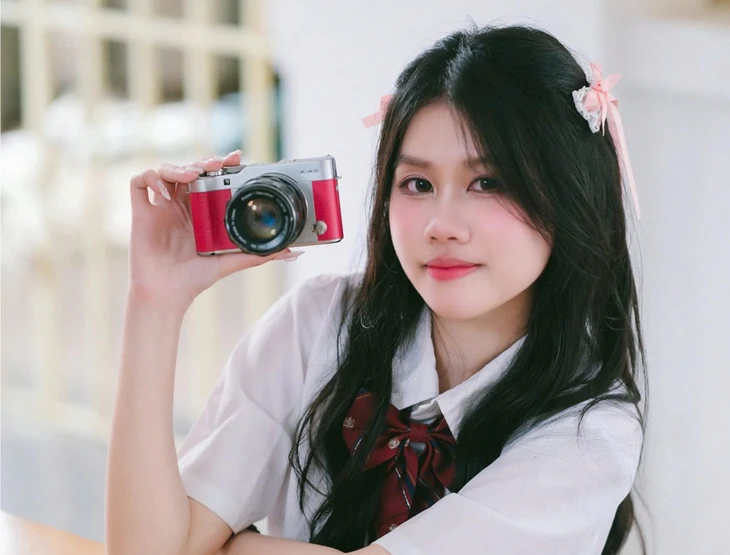 Nữ sinh bật khóc khi biết mình là thủ khoa C00 toàn quốc, ấp ủ giấc mơ làm cô giáo - Ảnh 1.