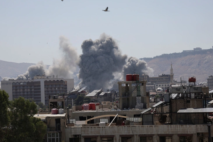 Israel liên tục không kích trụ sở Bộ Quốc phòng Syria - Ảnh 1.