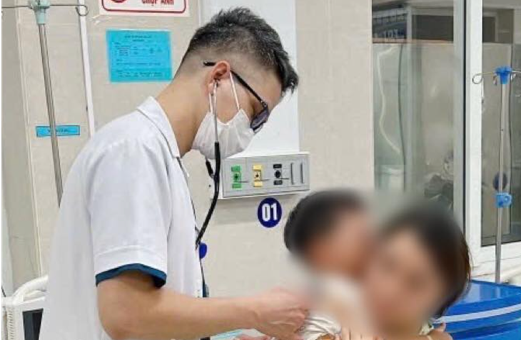 Hai trẻ ngập viện nghi ngộ độc khí ô tô sau 1 giờ trên xe - Ảnh 1. ngộ độc khí - Ảnh 1.